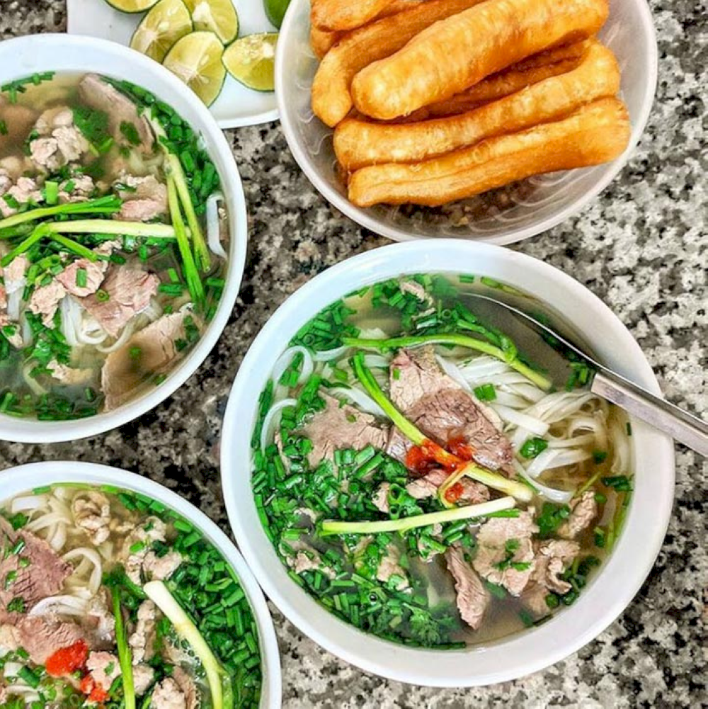 Pho Suong is tasty, the broth is fragrant, and the beef is rich in flavor